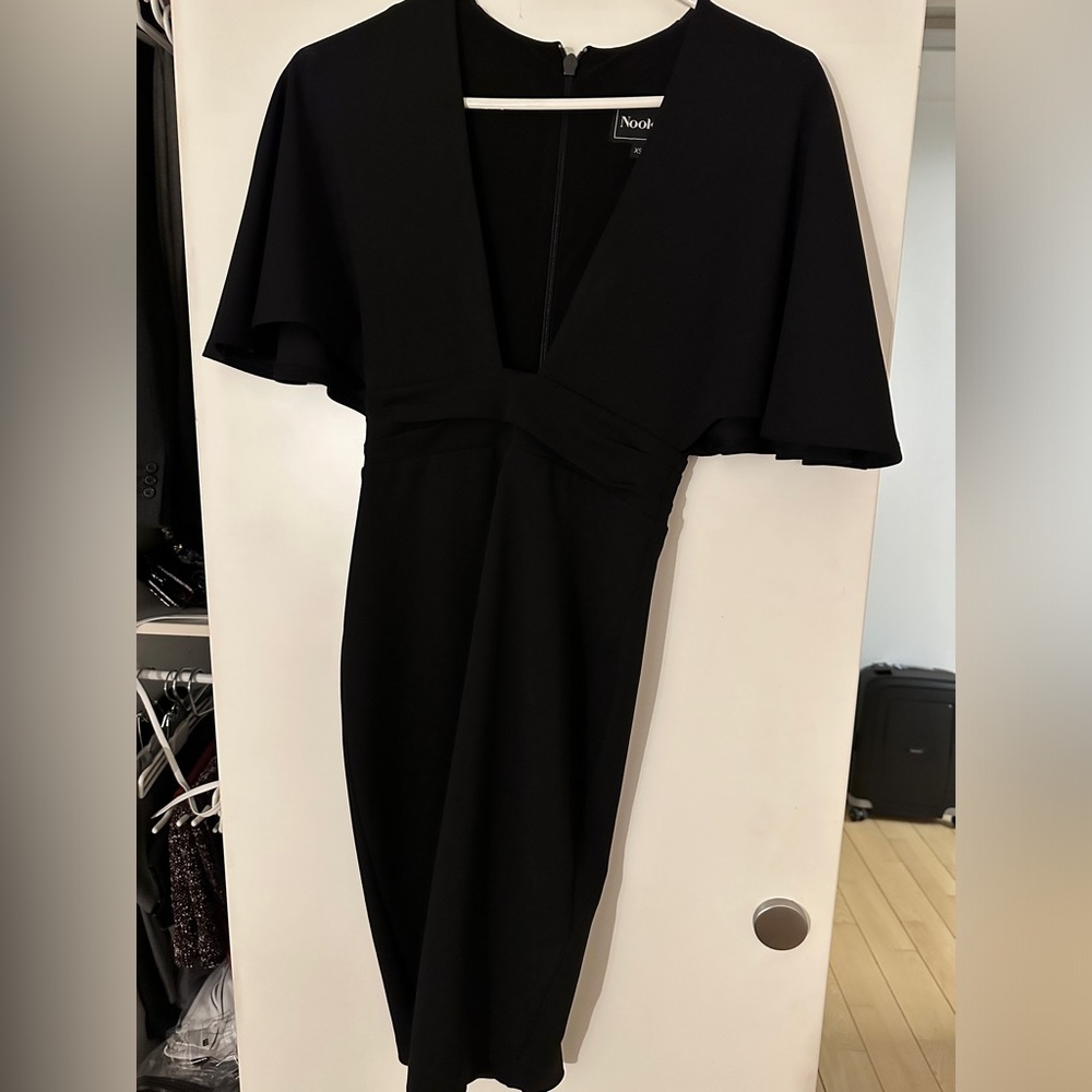 Elegant Nookie Black V-Neck Midi Dress with Cape Sleeves